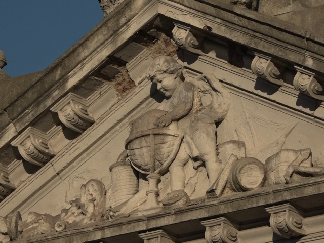 Retoques en el frente del hist�rico edificio del Banco de Olavarr�a